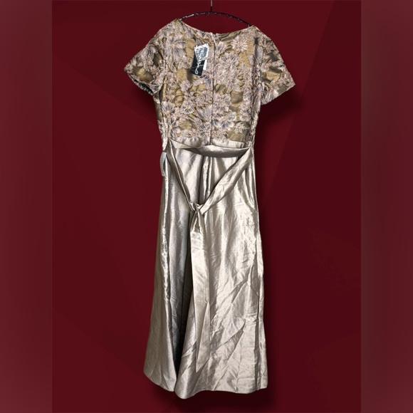 Pisarro Nights Elegant Floral Lace Dress - Picture 2 of 7